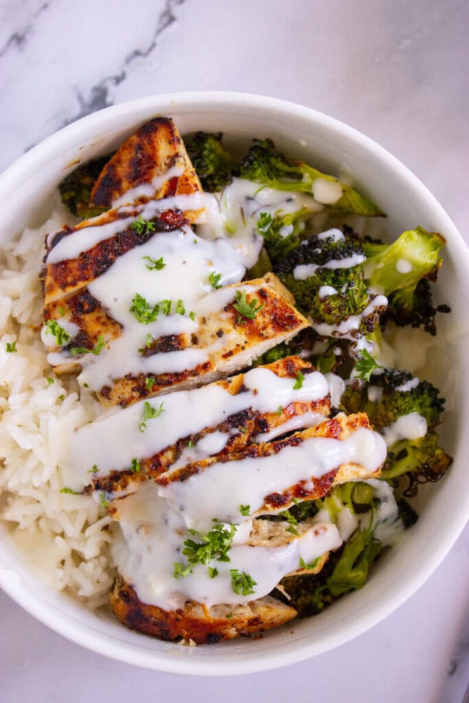 Chicken and Broccoli Bowls with Creamy Garlic Sauce Chicken and Broccoli Bowls with Creamy Garlic Sauce