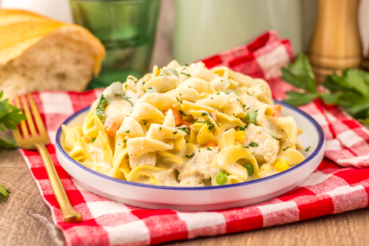 Slow Cooker Chicken Pot Pie Pasta