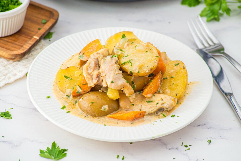 Creamy Chicken and Potatoes (Slow Cooker)