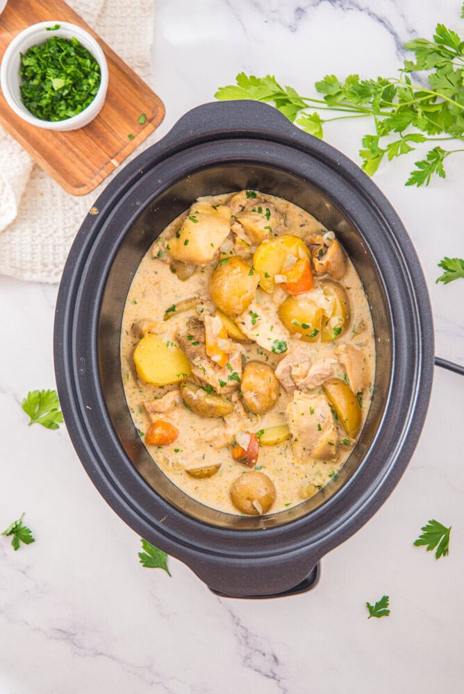 Creamy Chicken and Potatoes (Slow Cooker) Creamy Chicken and Potatoes (Slow Cooker)